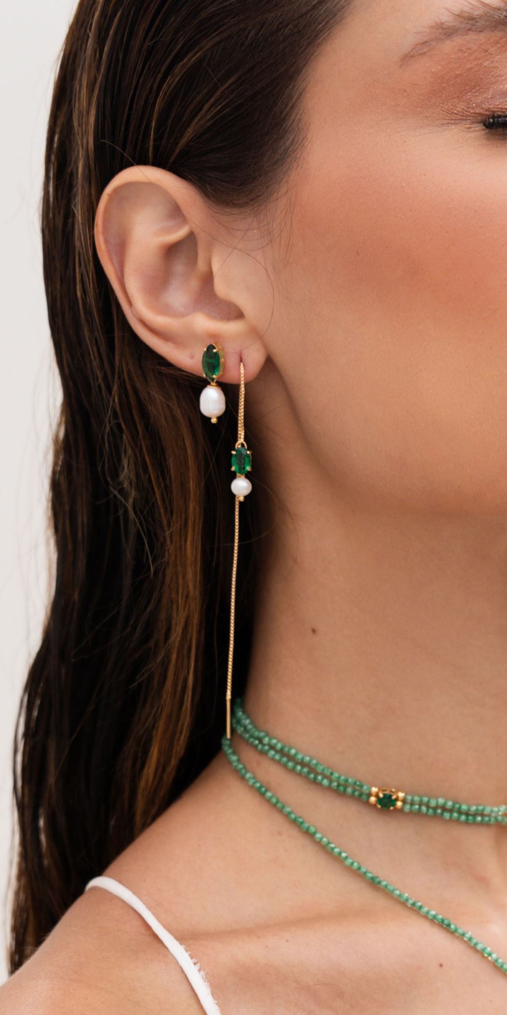 Brinco Jess Fio Longo Pedra Oval Pérola Banho de Ouro 18k