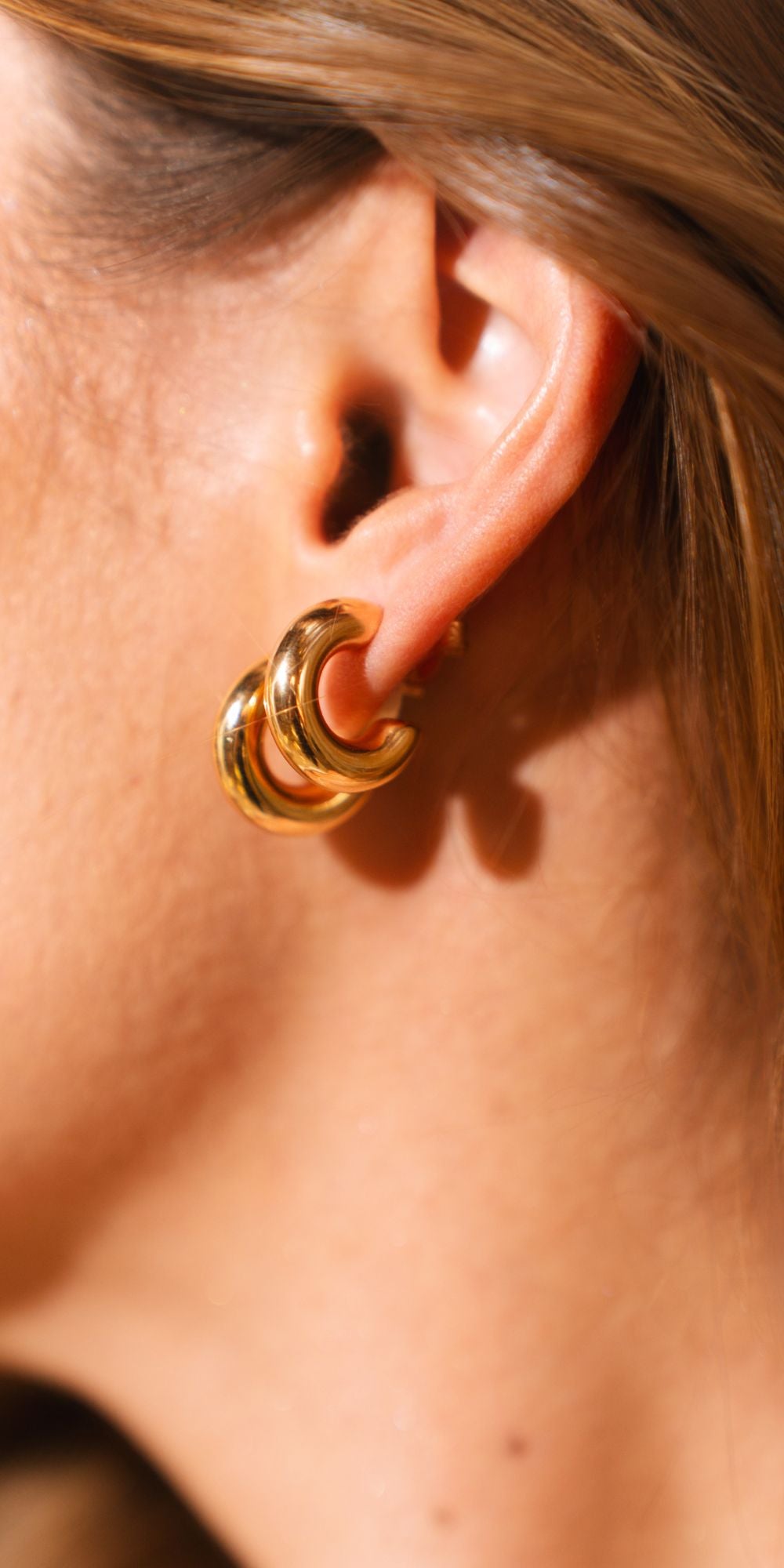 Brinco Déia de Argola Clássica Banho de Ouro 18k