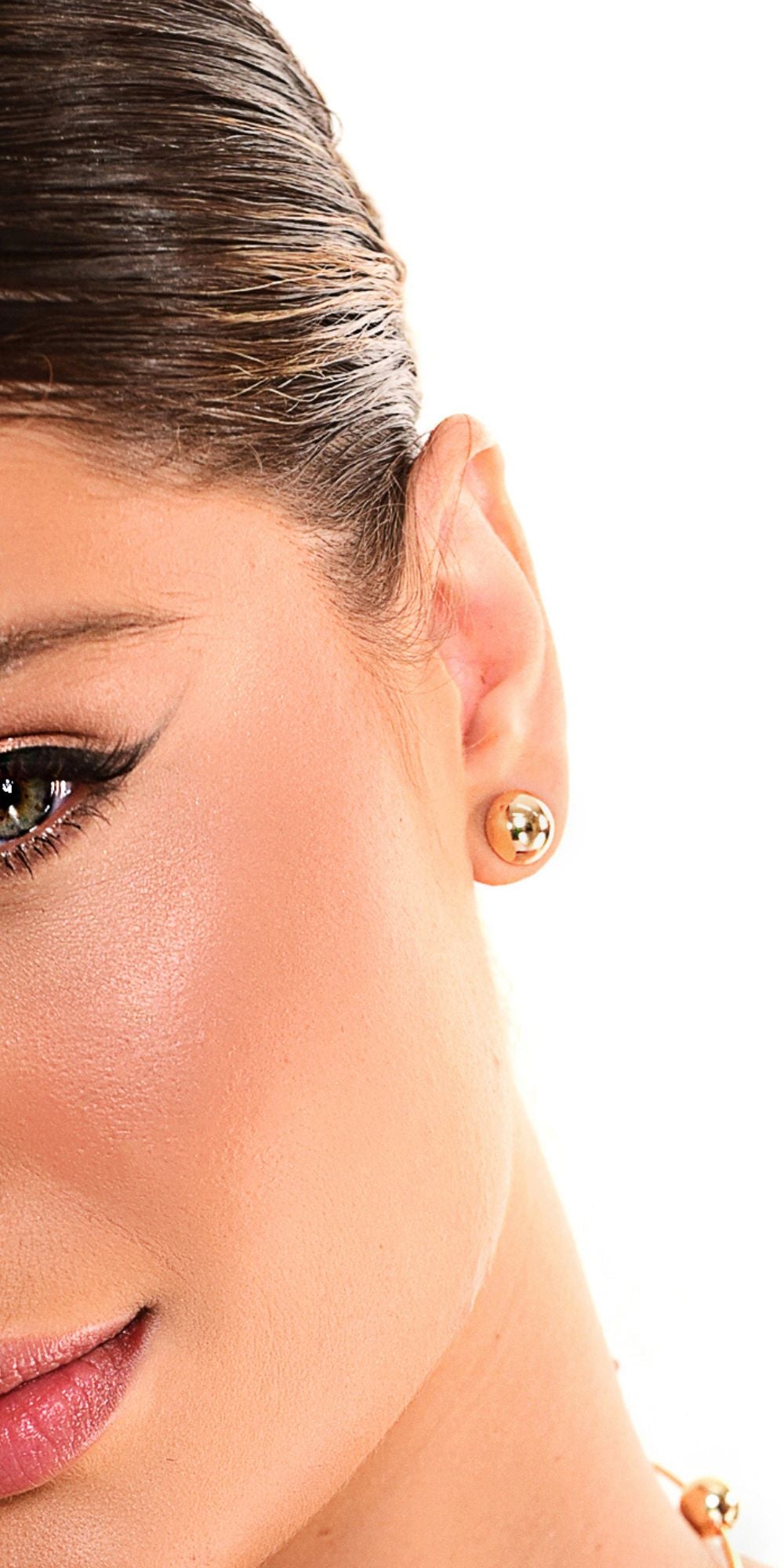 Brinco Cecília Meia Bola Delicado Banho de Ouro 18k