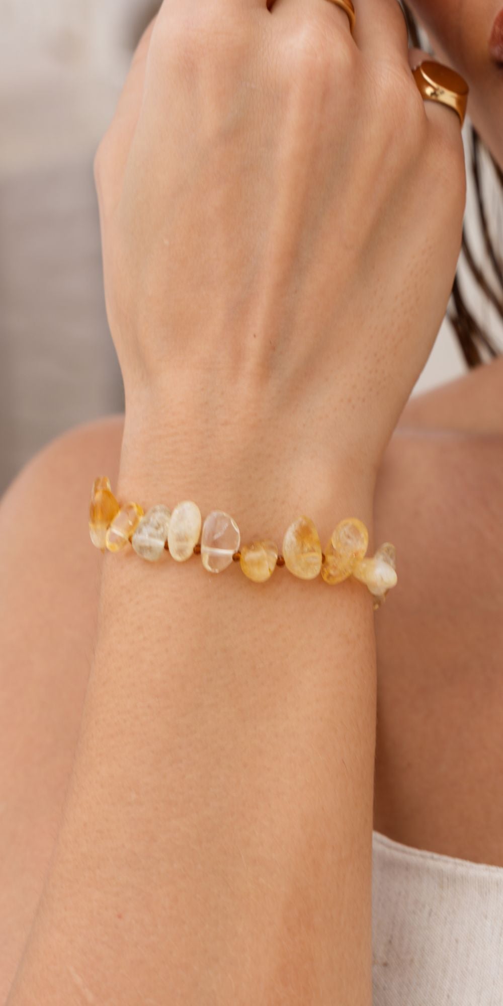 Pulseira Liz com Pedras Naturais Ajustável Banho de Ouro 18k