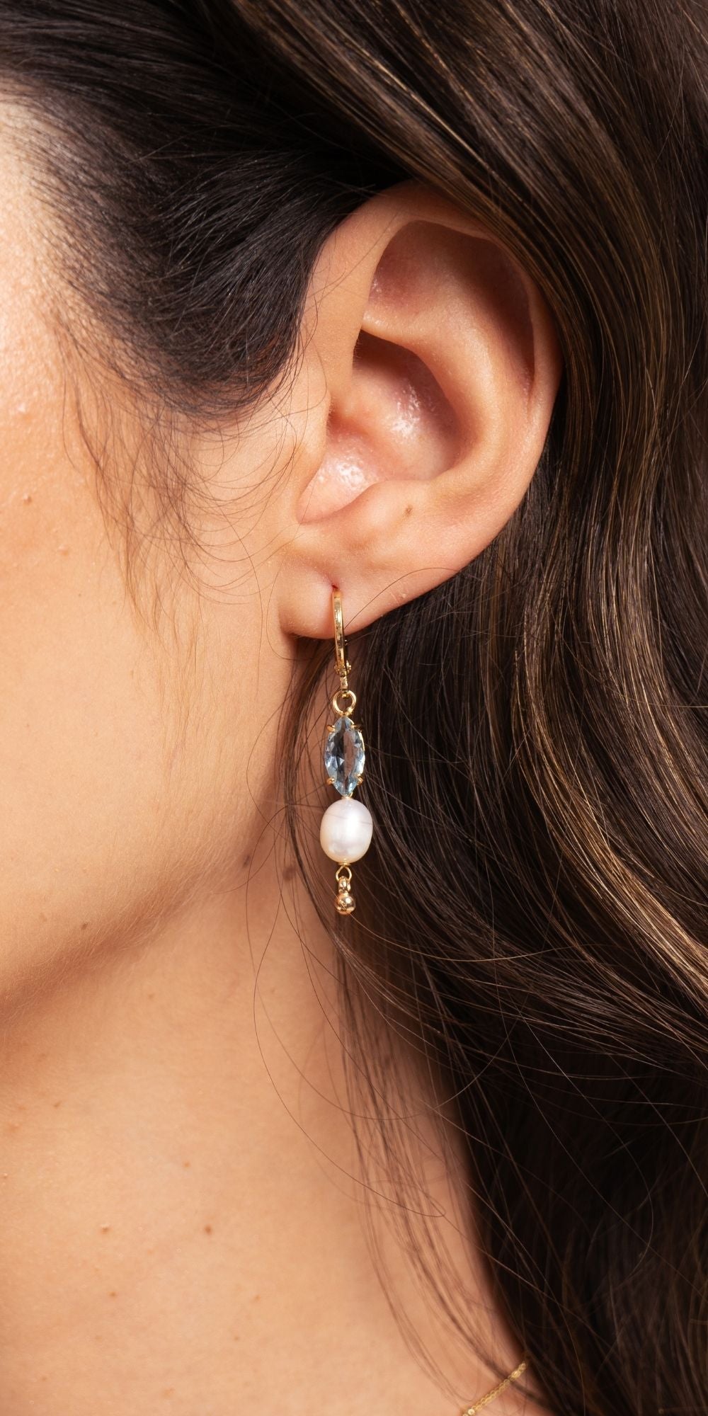 Brinco Rafa de Argola Delicada Pérola e Cristal Banho de Ouro 18k