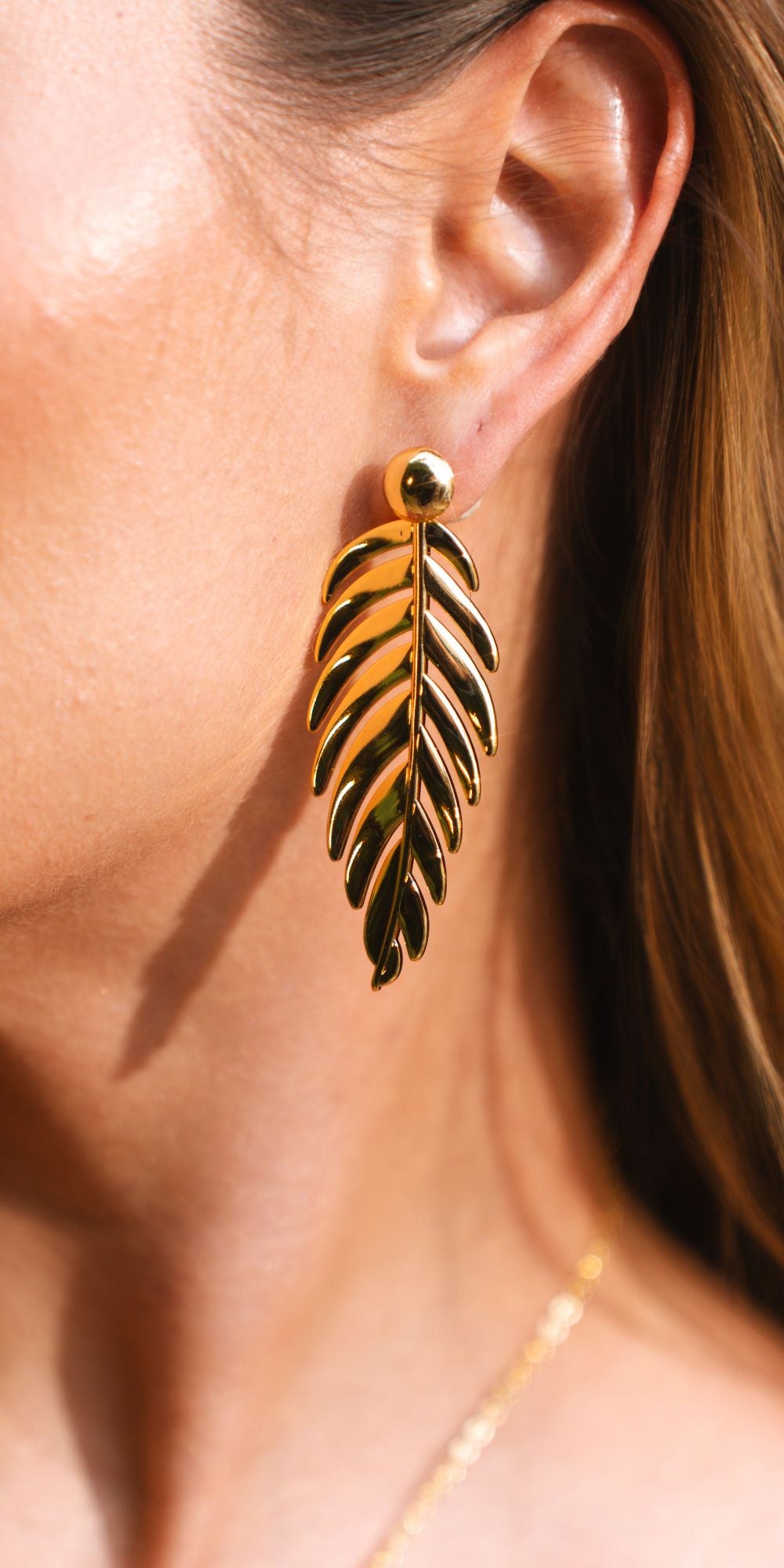 Brinco Van de Folha com Base Removível Banho de Ouro 18k