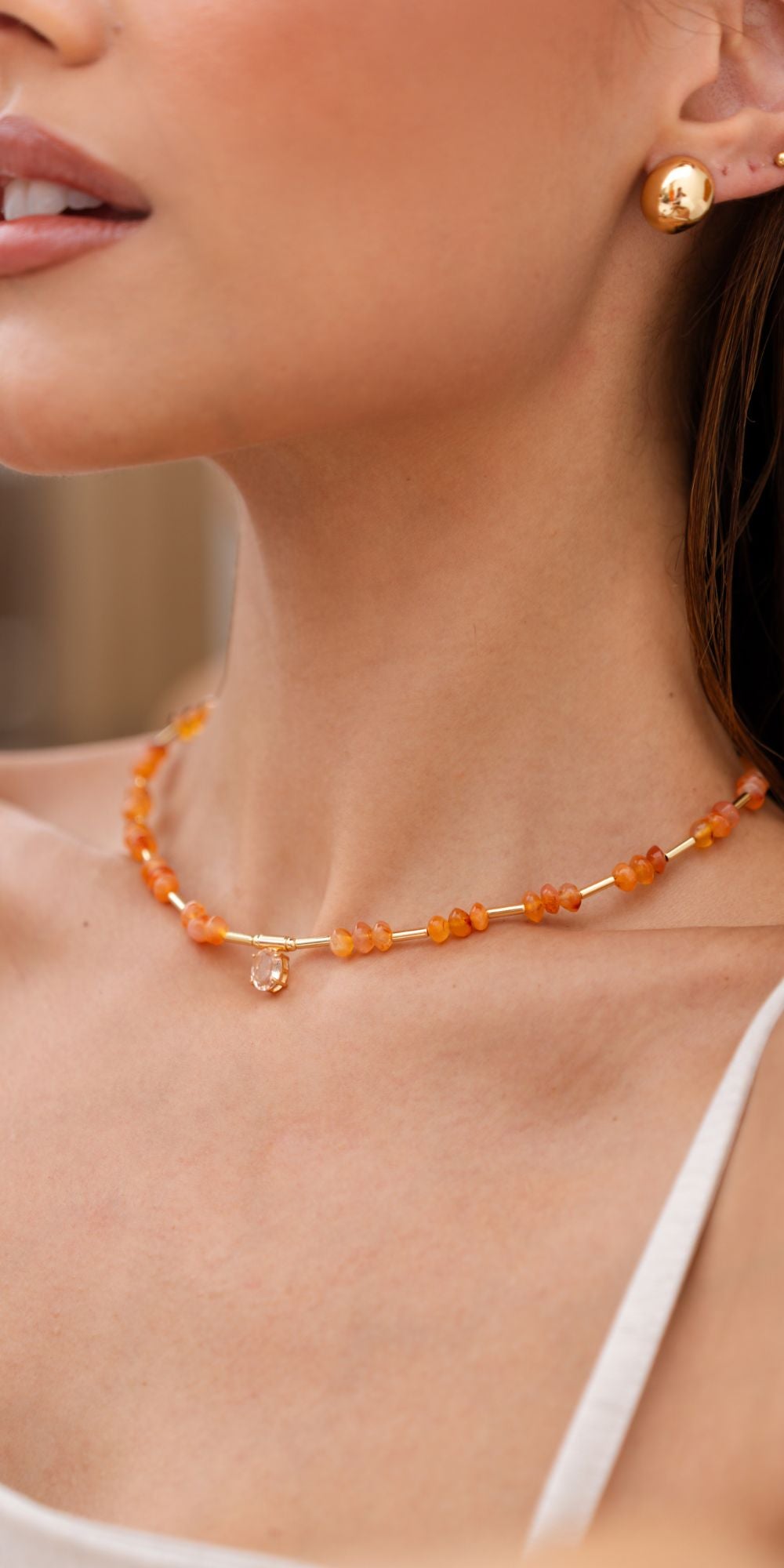 Colar Sol de Pedras Naturais Cravação de Cristais Banho de Ouro 18k